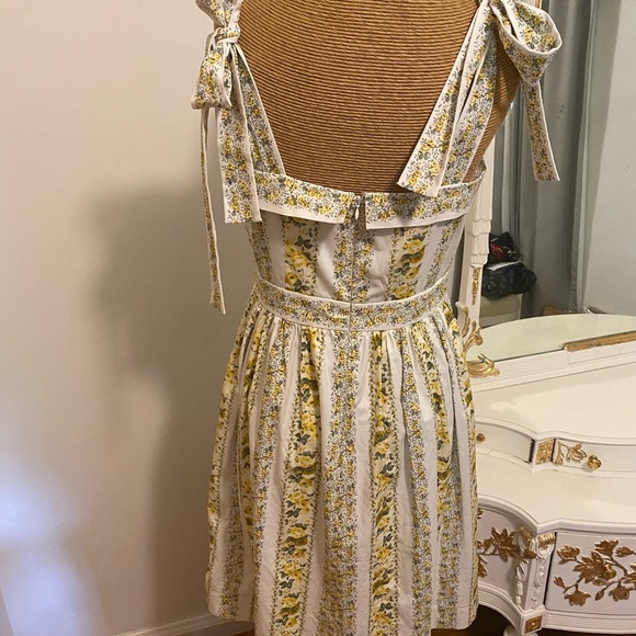 Gal Meets Glam Arina - Picture 6 of 7